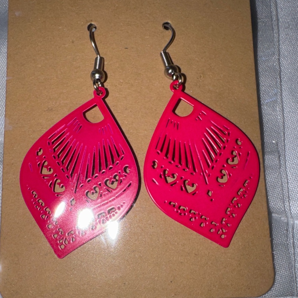 Chic Pink Leaf Earrings